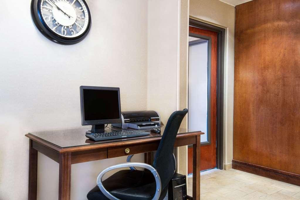 Travelodge By Wyndham Pueblo Kemudahan gambar